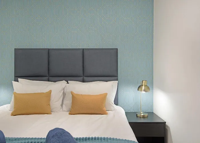 707 At 2Six2 Florida Road By Hostagents