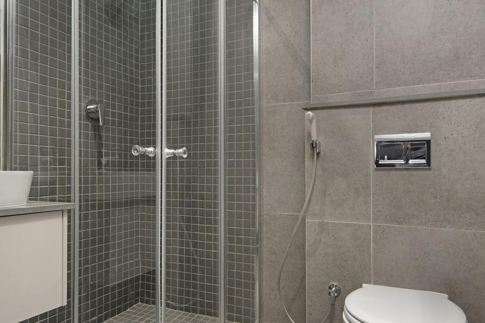 Apartment 707 At 2six2 Florida Road By Hostagents *