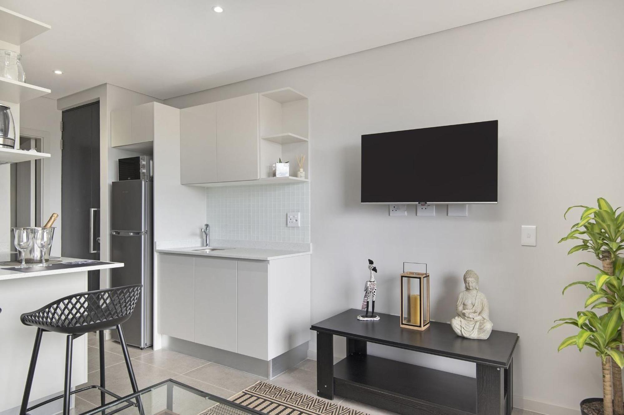 707 At 2six2 Florida Road By Hostagents Apartment *