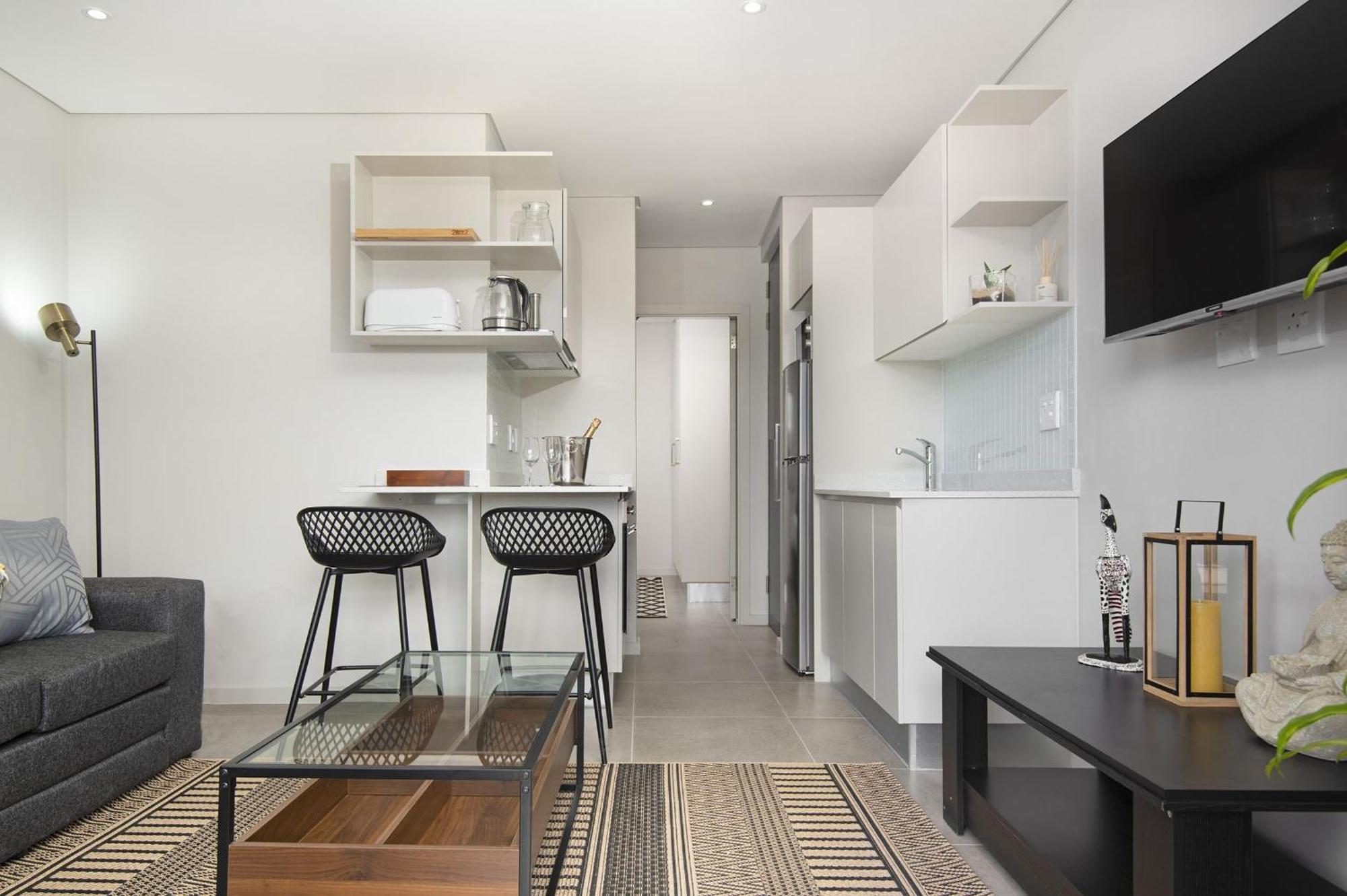 707 At 2six2 Florida Road By Hostagents Apartment *